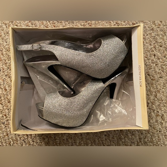 Michaelangelo for David Bridal High Heels - Picture 4 of 9